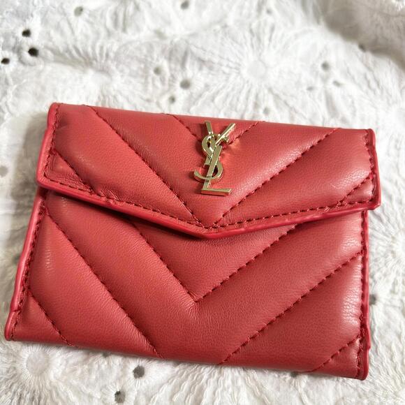 Fashion Brand Red Quilted Cardholder Wallet Mini Wallet 4 inches x 3 inches - Picture 2 of 4